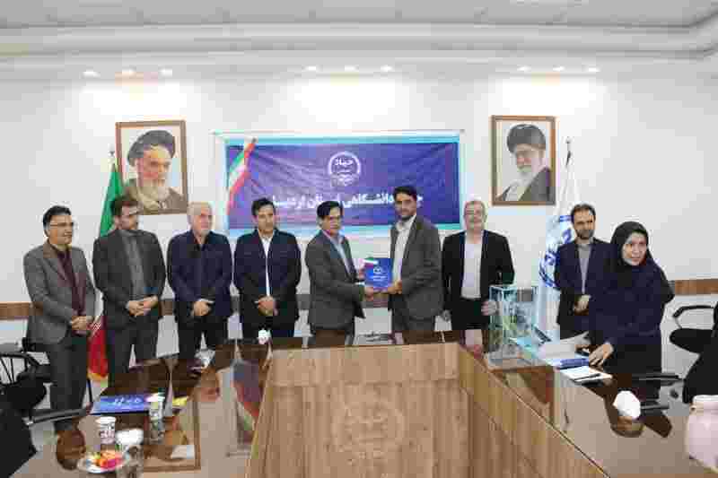  علم نوری از سوی خداوند و معلمی از صفات باری‌تعالی است